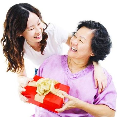 Gợi Ý 23 Quà Tặng Mẹ Ấn Tượng Nhất 2024 - Món Quà Của Tình Yêu