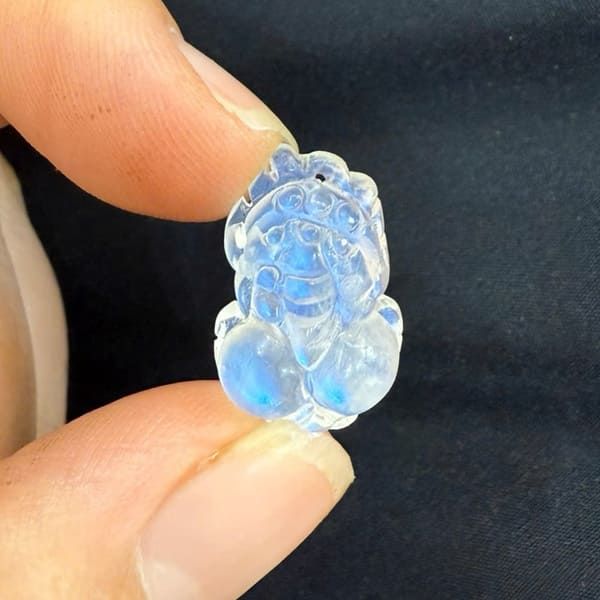 Mặt Dây Chuyền Tỳ Hưu Đá Mặt Trăng Moonstone – Tài Lộc Và Bình An