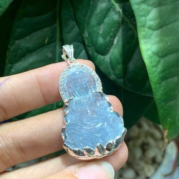 Mặt Phật Bà Quan Âm Đá Aquamarine Bọc Bạc