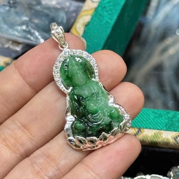 Mặt Phật Bà Quan Âm Ngọc Sơn Thuỷ Bọc Bạc