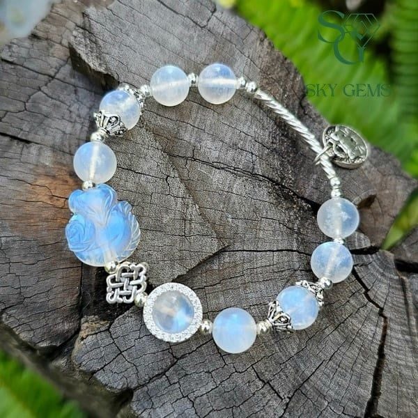 Vòng tay đá mặt trăng Moonstone mix hồ ly charm bạc