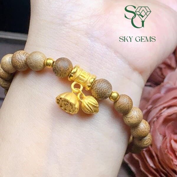 Vòng tay trầm hương tự nhiên mix charm vàng sen 24k