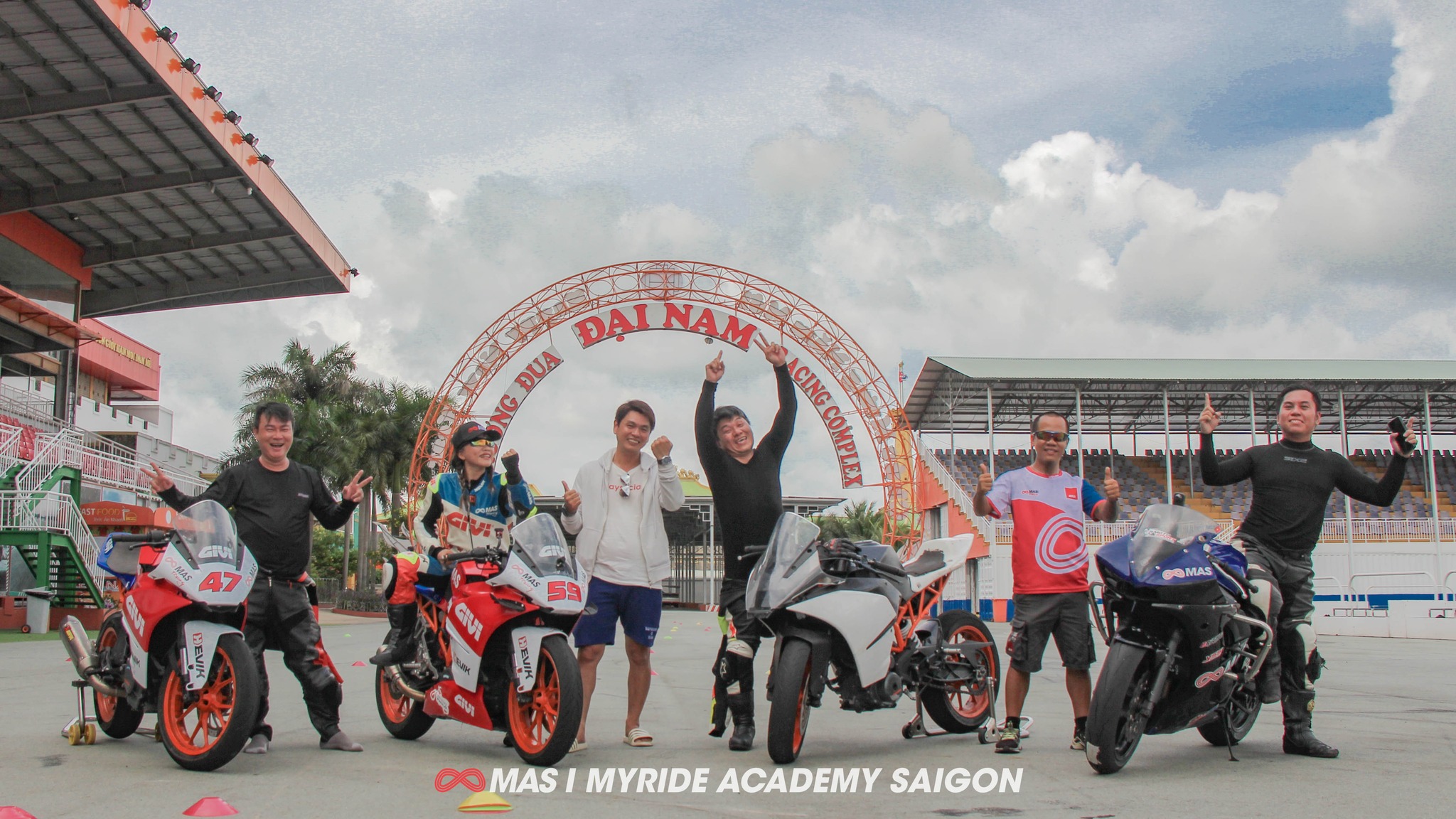 Võ Huyền Thiên Thư - Huấn luyện viên về kỹ năng lái xe nữ đầu tiên tại Việt Nam: Nỗ lực phá vỡ định kiến giới tính