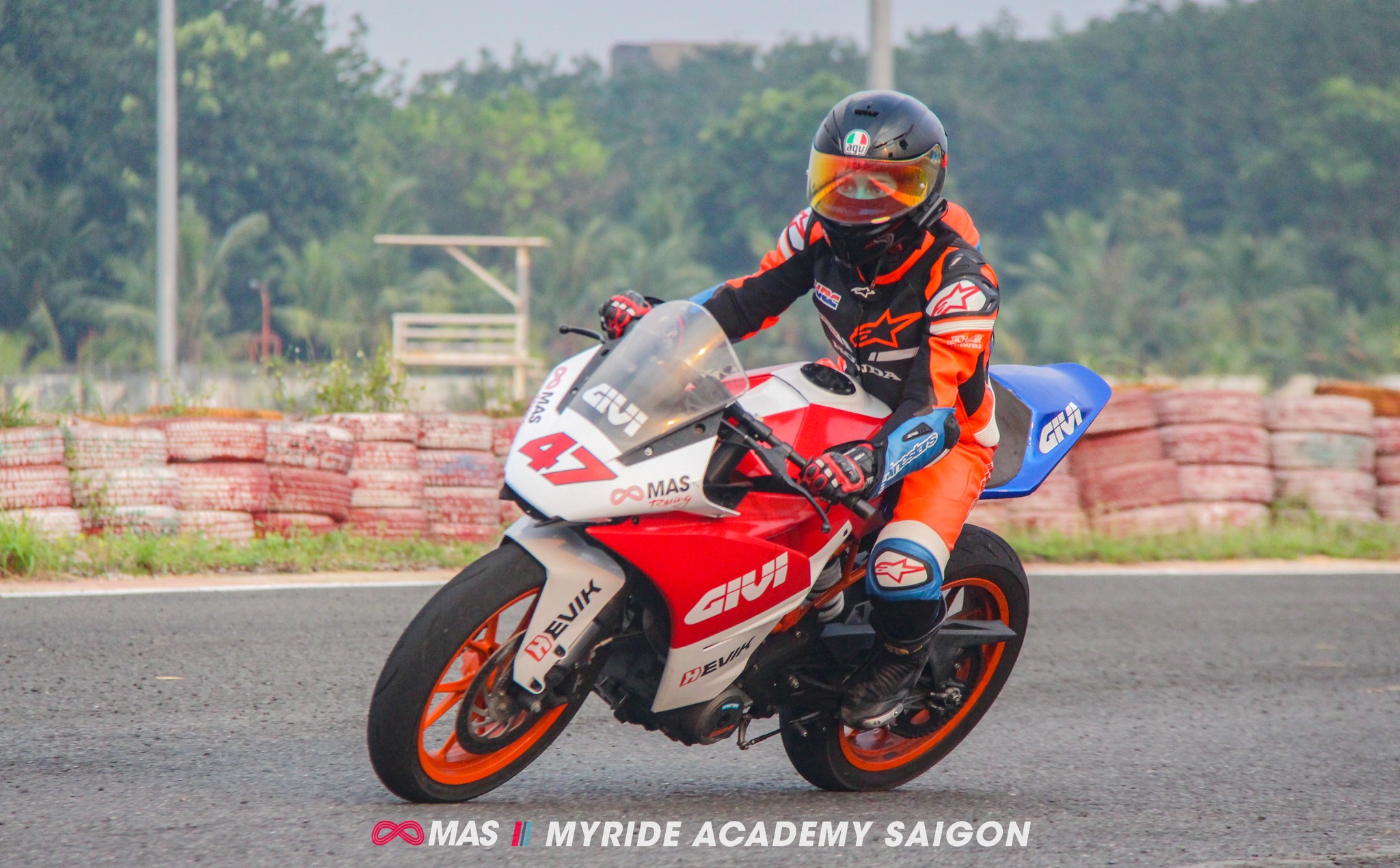 Thuê xe mô tô - xe đua - xe phân khối lớn chạy trường đua tại Việt Nam