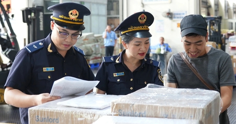 Hải quan là gì? Thủ tục, quy trình thông quan chi tiết