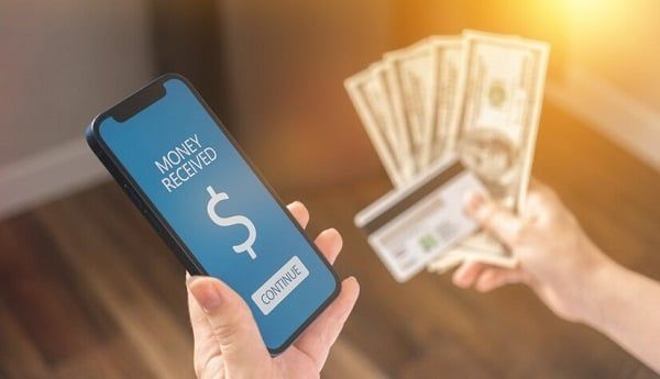 Cách thức và phí chuyển tiền mặt vào tài khoản ngân hàng