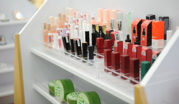 Lấy sỉ mỹ phẩm chính hãng ở đâu? TOP 8 nguồn hàng chất lượng