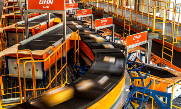 GHN là đơn vị chính thức vận hành hệ thống phân loại hàng hóa tự động 100% lớn nhất Việt Nam, cho khả năng xử lý đơn hàng nhanh chóng và rút ngắn thời gian vận chuyển.