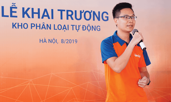 Anh Lương Duy Hoài phát biểu tại buổi khai trương kho phân loại hàng hóa tự động tại Hà Nội