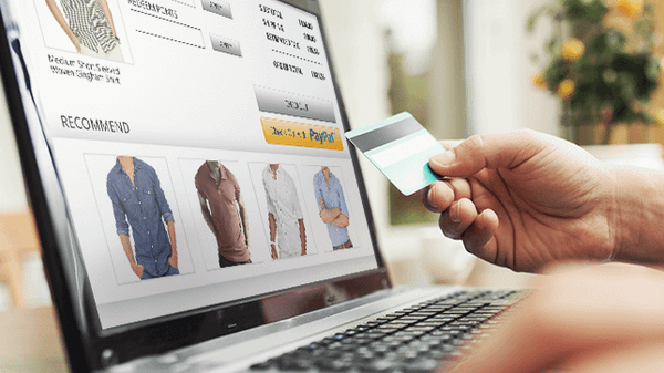 Người mua hàng trực tuyến có thể thanh toán nhanh chóng qua tài khoản ngân hàng hoặc ví điện tử.