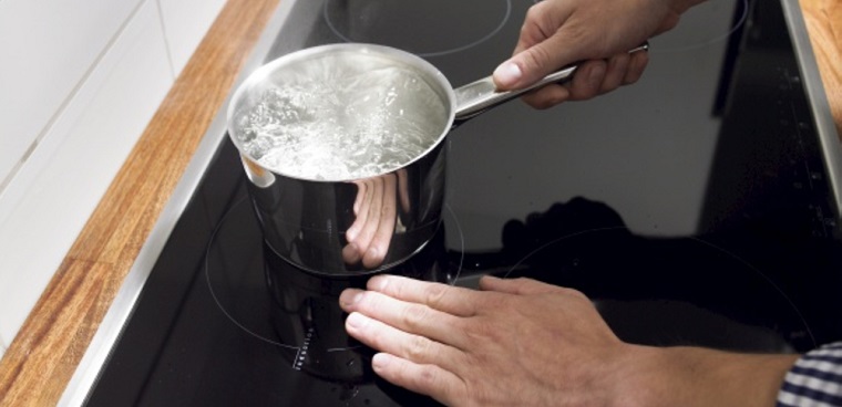 Nguyên nhân và cách khắc phục hiện tượng rò điện ở bếp từ