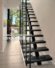 Cầu thang sắt là lựa chọn phù hợp với nhiều không gian