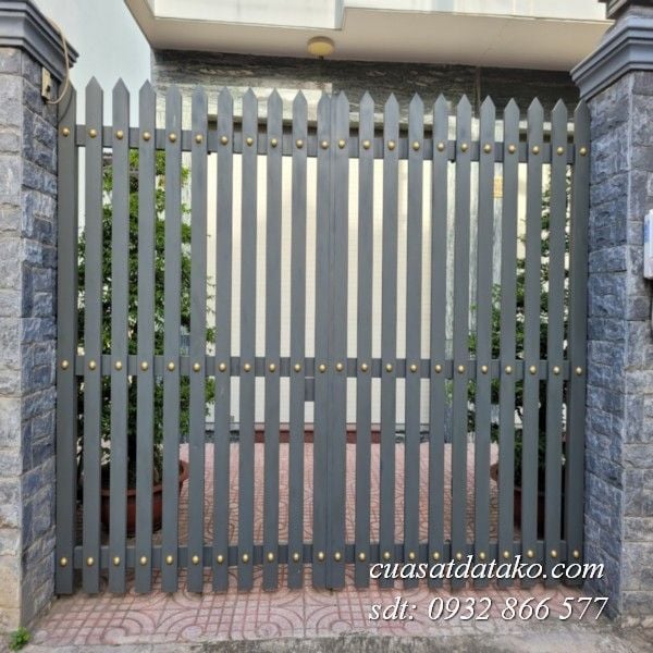 cửa cổng rào sắt