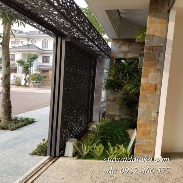 MẪU CỬA CỔNG LÙA TỰ ĐỘNG 3 CÁNH