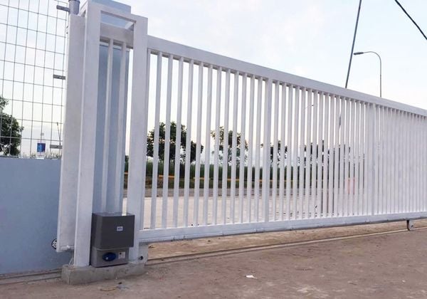 mẫu cửa cổng sắt lùa cho công ty