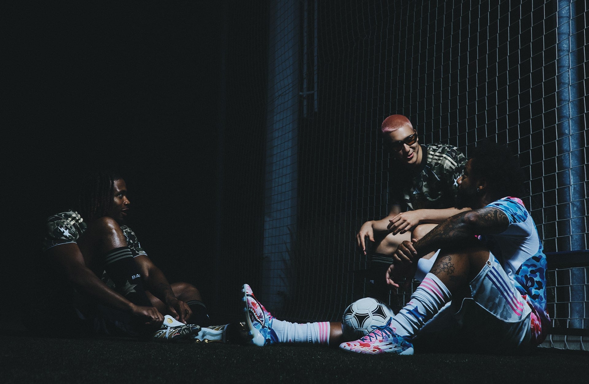 adidas × BAPE: Sự Kết Hợp giữa Bóng Đá và Thời Trang Đường Phố