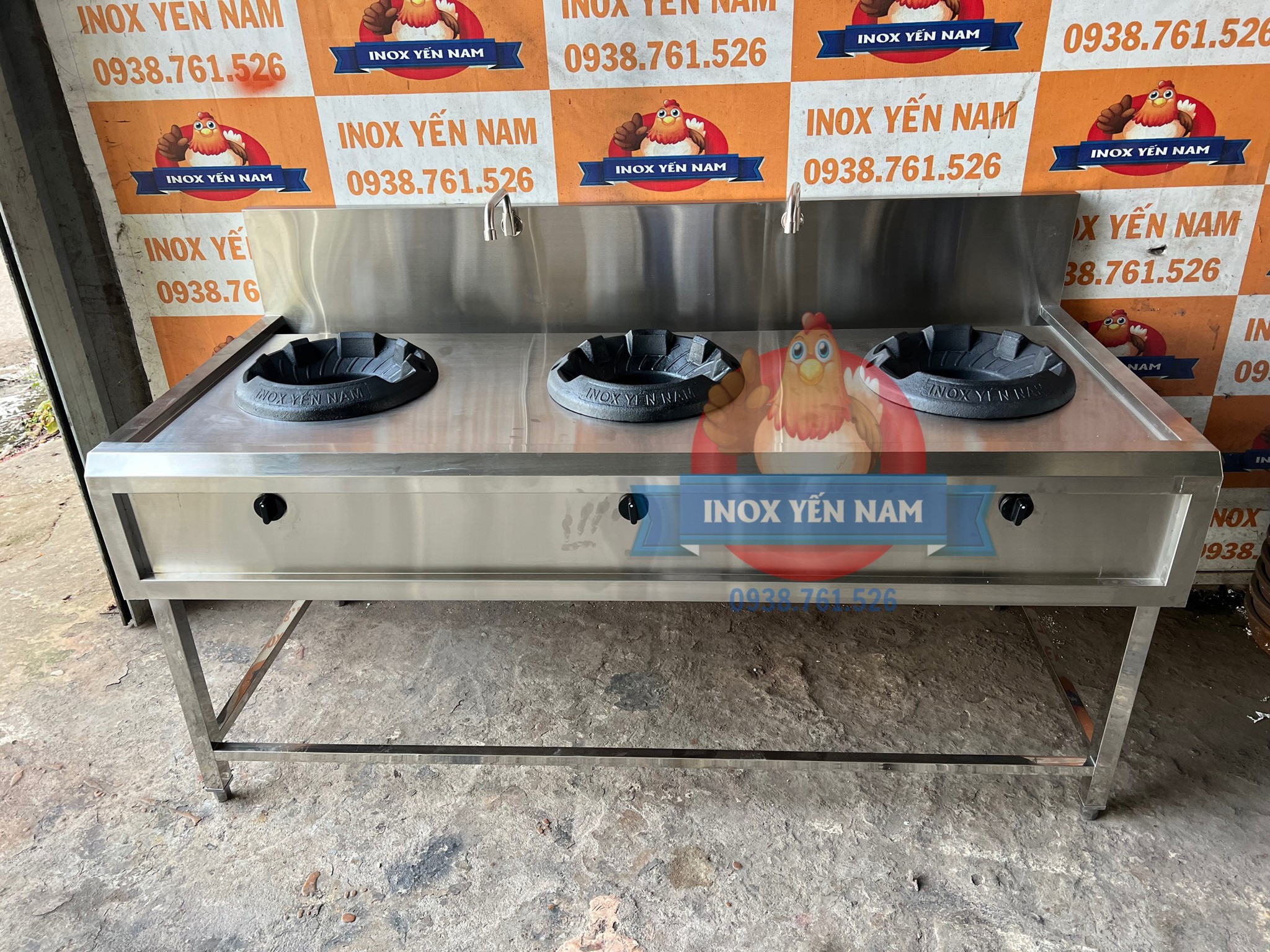 Tổ chức tiệc cưới chuyên nghiệp với bếp á công nghiệp
