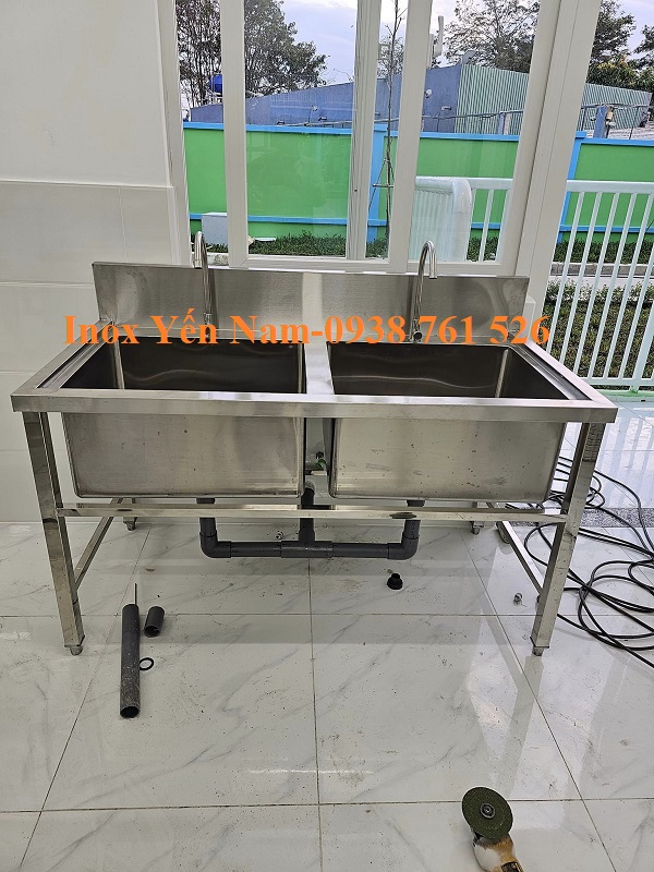 Tầm quan trọng của bồn rửa công nghiệp trong bếp công nghiệp