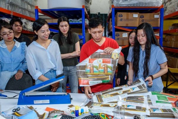 “Túi xách xanh” từ bao gạo cũ