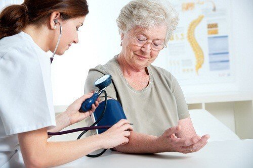 Vì sao nên sở hữu máy đo huyết áp dùng trong gia đình?