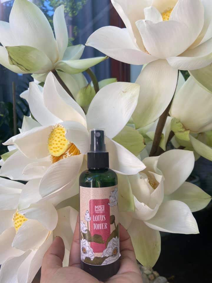 Toner Hoa Sen Trắng Cổ Huế: Bí quyết làm mới làn da tự nhiên