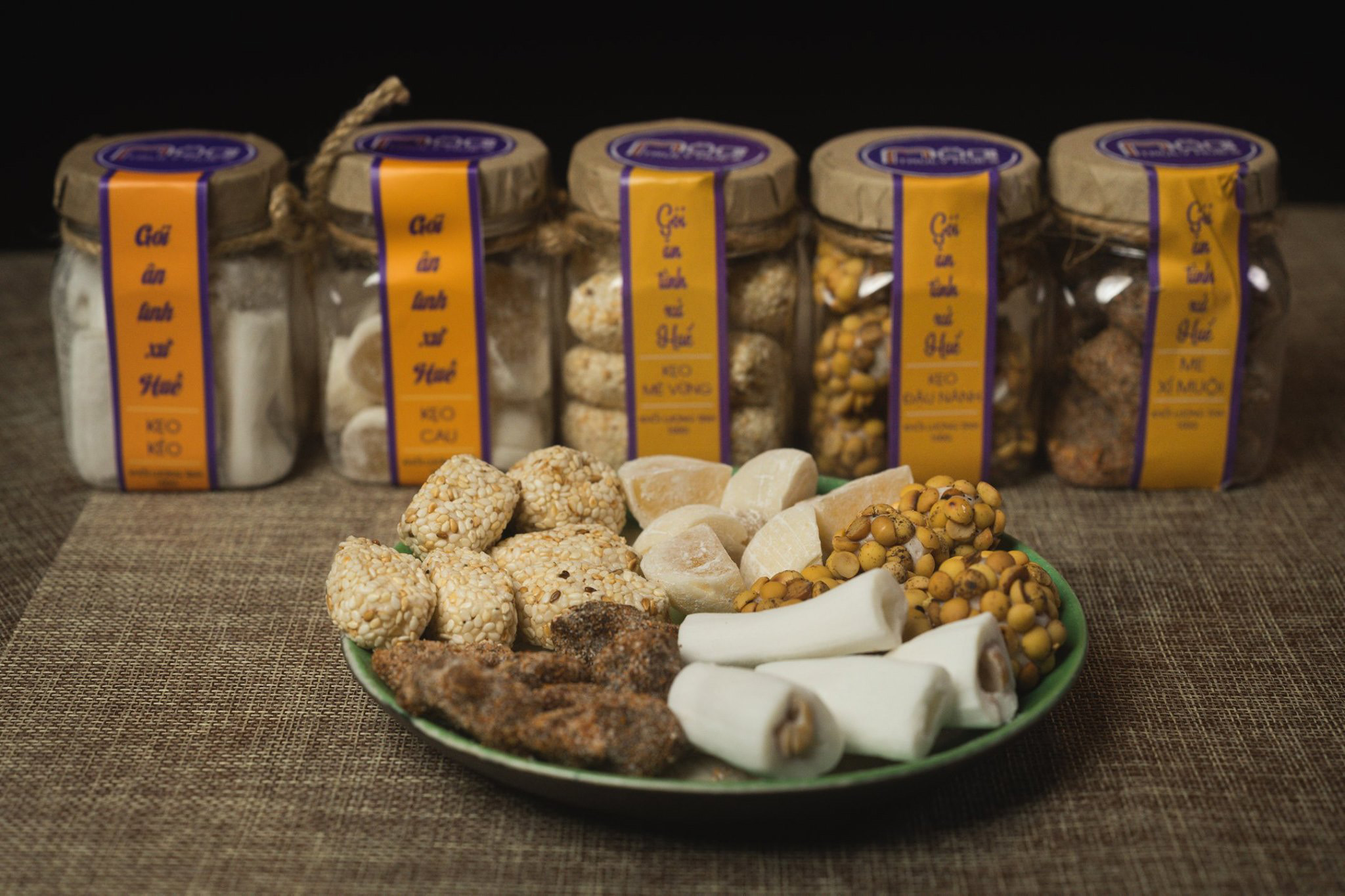 HƯƠNG VỊ HUẾ XƯA TRONG NHỮNG CHIẾC KẸO TRUYỀN THỐNG NHÀ MỘC