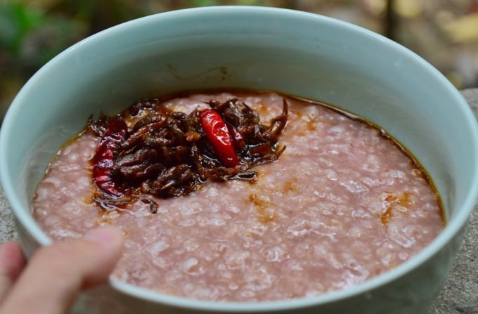 BÍ QUYẾT NẤU CHÁO GẠO ĐỎ ĂN KÈM CÁ BỐNG KHO