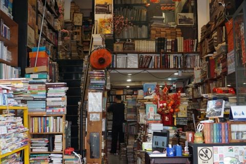 Used English Books in Saigon: Momo Bookstore