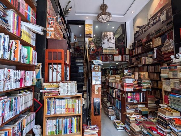 Thu mua sách cũ TPHCM: Giá cao, uy tín, tận nơi – Momo Bookstore