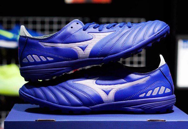 giay da bong mizuno morelia