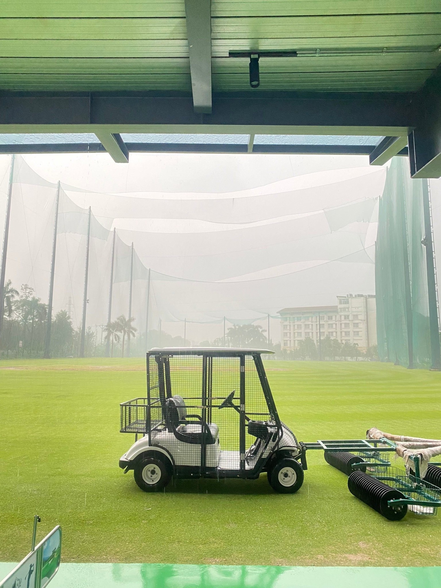 Cung cấp bóng golf, máy thu bóng sân tập golf Hoàng Gia