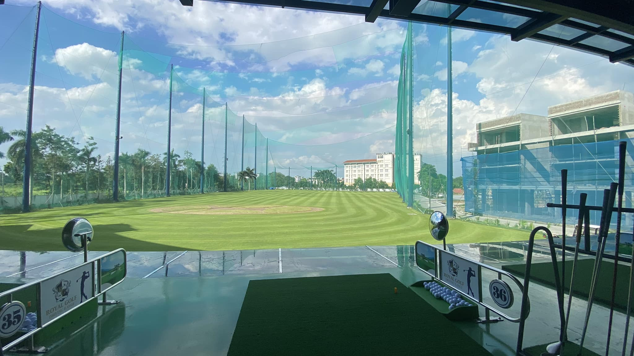 Cung cấp bóng golf, máy thu bóng sân tập golf Hoàng Gia