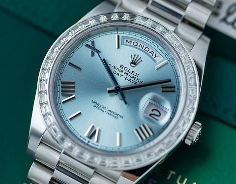 Rolex Day Date 228396 mặt số xanh băng có khó sở hữu