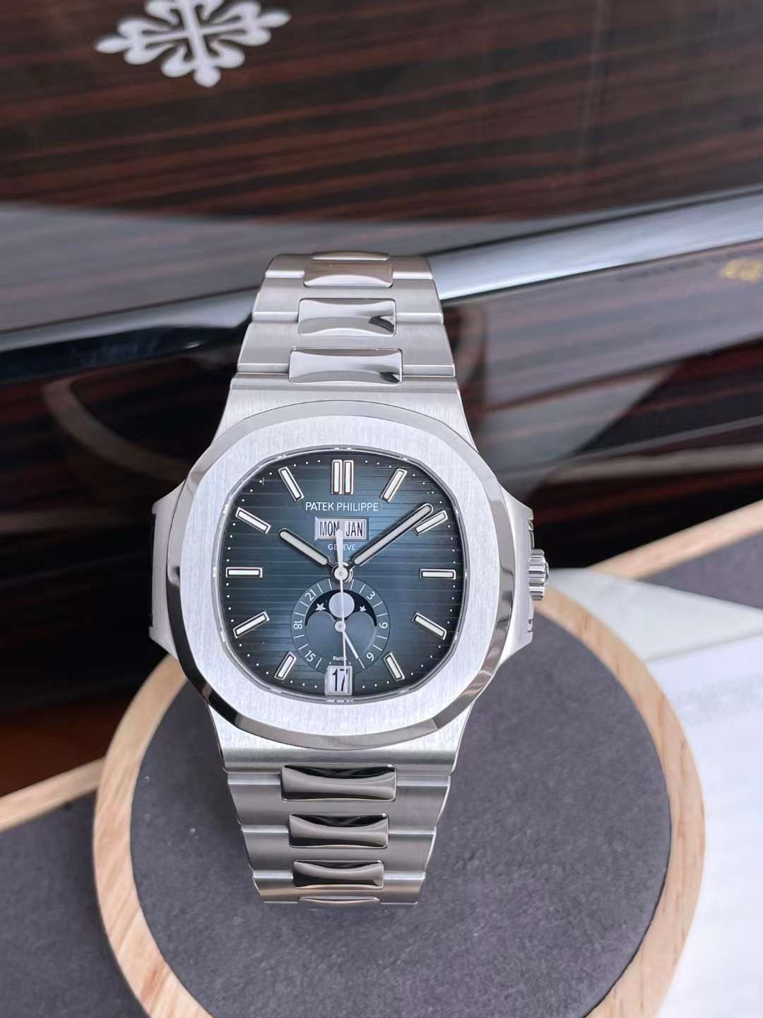 Đồng hồ Patek Philippe Nautilus 5726A-001