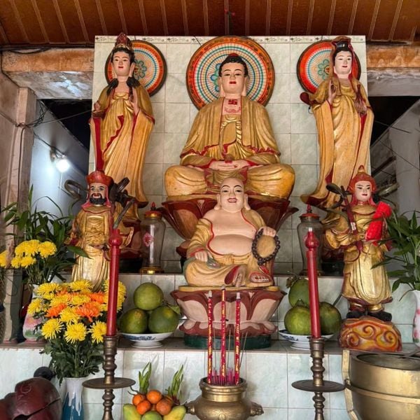 Sơn Sửa – Đắp Y Tượng – Phục Hồi Tượng Cũ Cho Chùa, Đền, Miếu, Đình: Gìn Giữ Vẻ Uy Nghiêm Linh Thiêng Qua Thời Gian