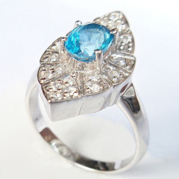💎 Aquamarine – màu xanh dịu dàng của biển cả trong từng viên đá quý