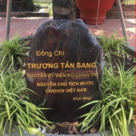 Khắc Chữ và Hoa Văn Trên Đá – Giải Pháp Tinh Tế và Bền Vững