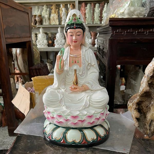 Tượng Phật Bà sau khi đắp y mới