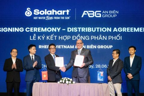 AN BIÊN GROUP KÝ HỢP ĐỒNG PHÂN PHỐI VỚI PANASONIC VÀ SOLAHART