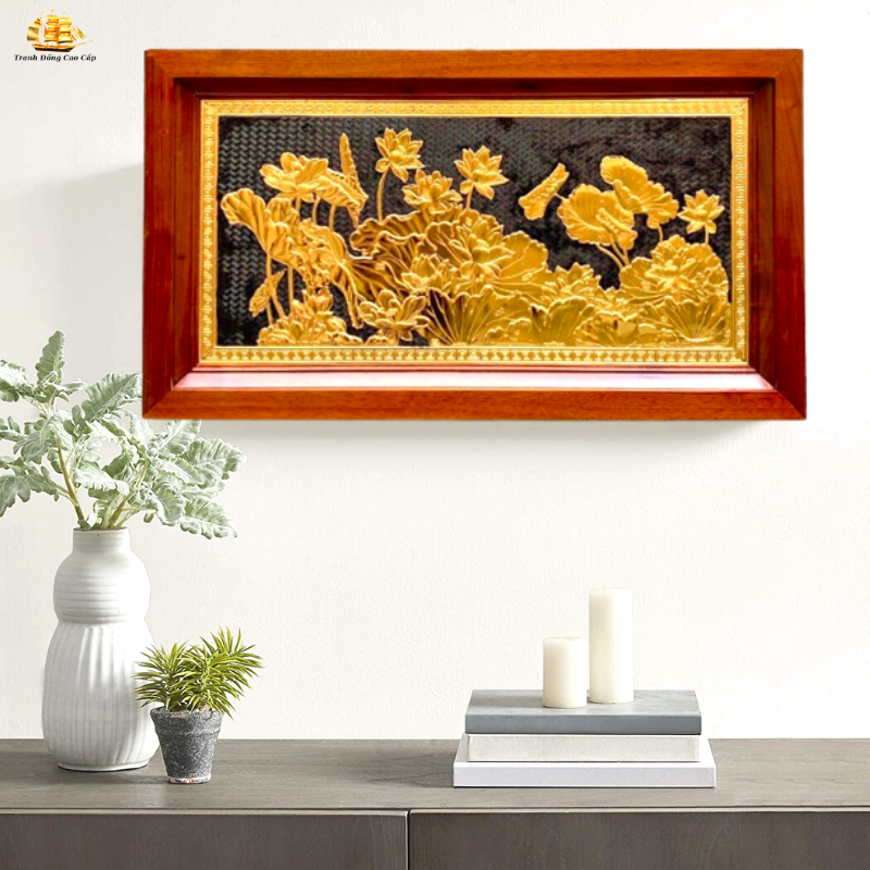 Tranh sen kích thước 38x68cm mạ vàng 24K nền đen khung gỗ sồi