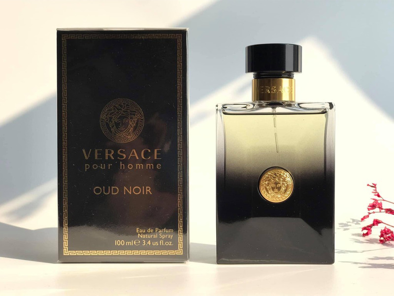 Thiết kế nước hoa Versace Pour Homme Oud Noir EDP