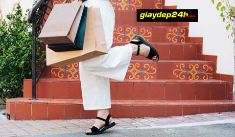 TIPS CHỌN GIÀY SANDAL PHÙ HỢP VỚI DÁNG CHÂN