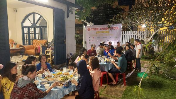 Bữa tối vui vẻ tại homestay