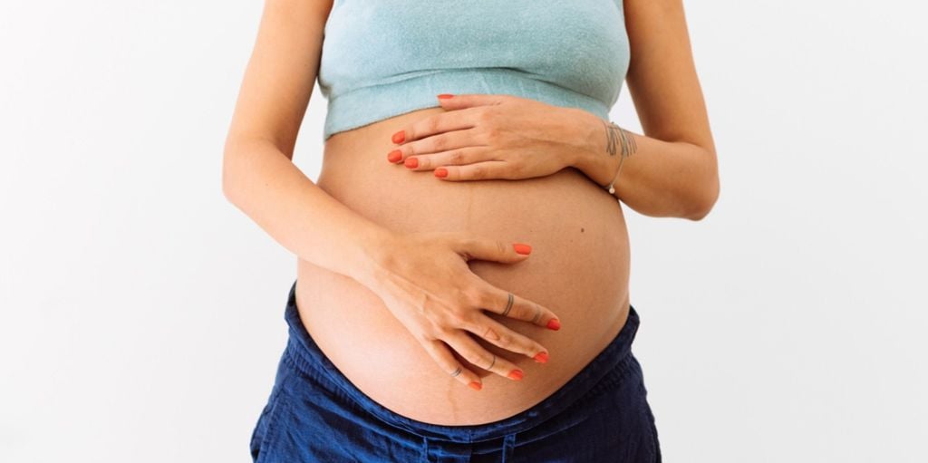 Bản tin Niacinamide - Phần 2: Mẹ bầu có dùng được không? Cùng tìm hiểu qua 5 câu hỏi thường gặp nhất về hoạt chất này.