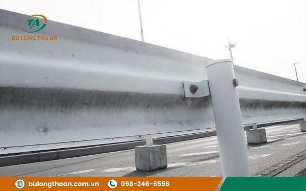 Đặc điểm của bu lông dùng trong lắp đặt hộ lan tôn sóng