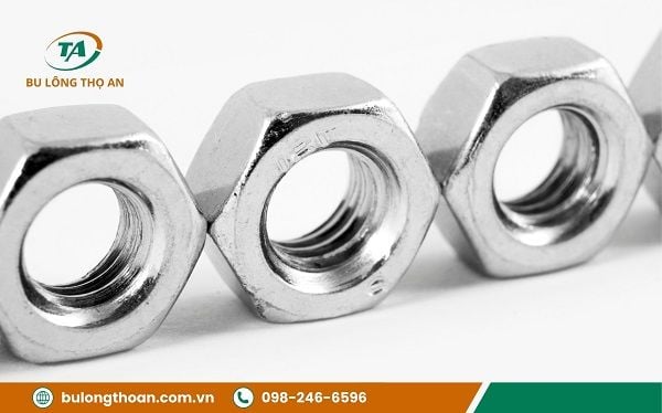 Phân loại đai ốc M8 theo chất liệu