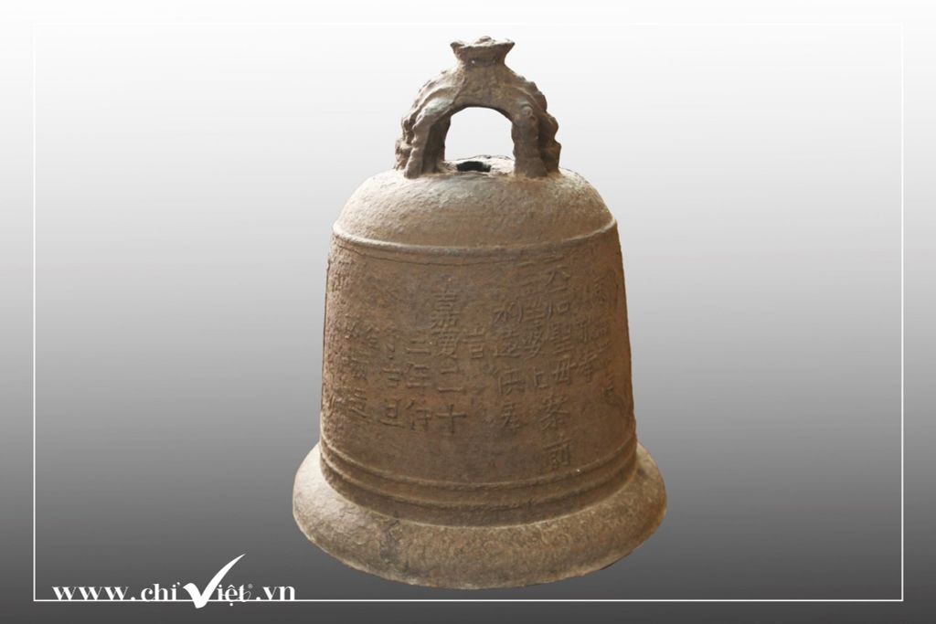 Chiếc chuông cổ mới được phát hiện ở đền Thánh Mẫu– Chỉ Việt