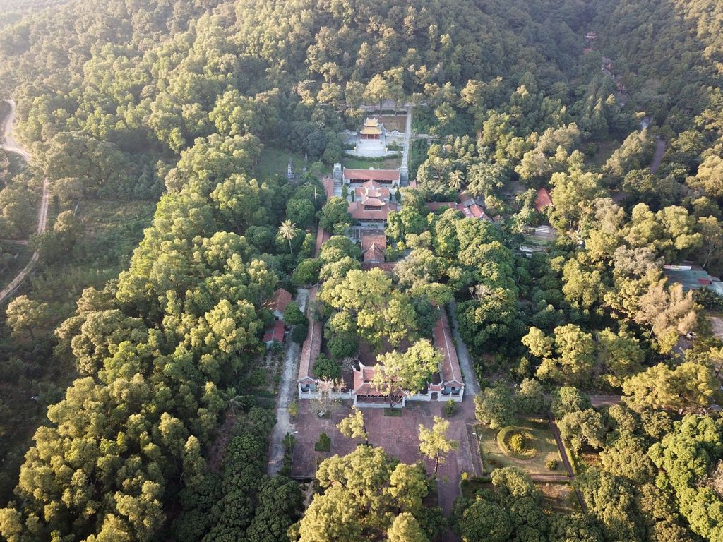 Toàn cảnh chùa Côn Sơn chụp từ trên cao