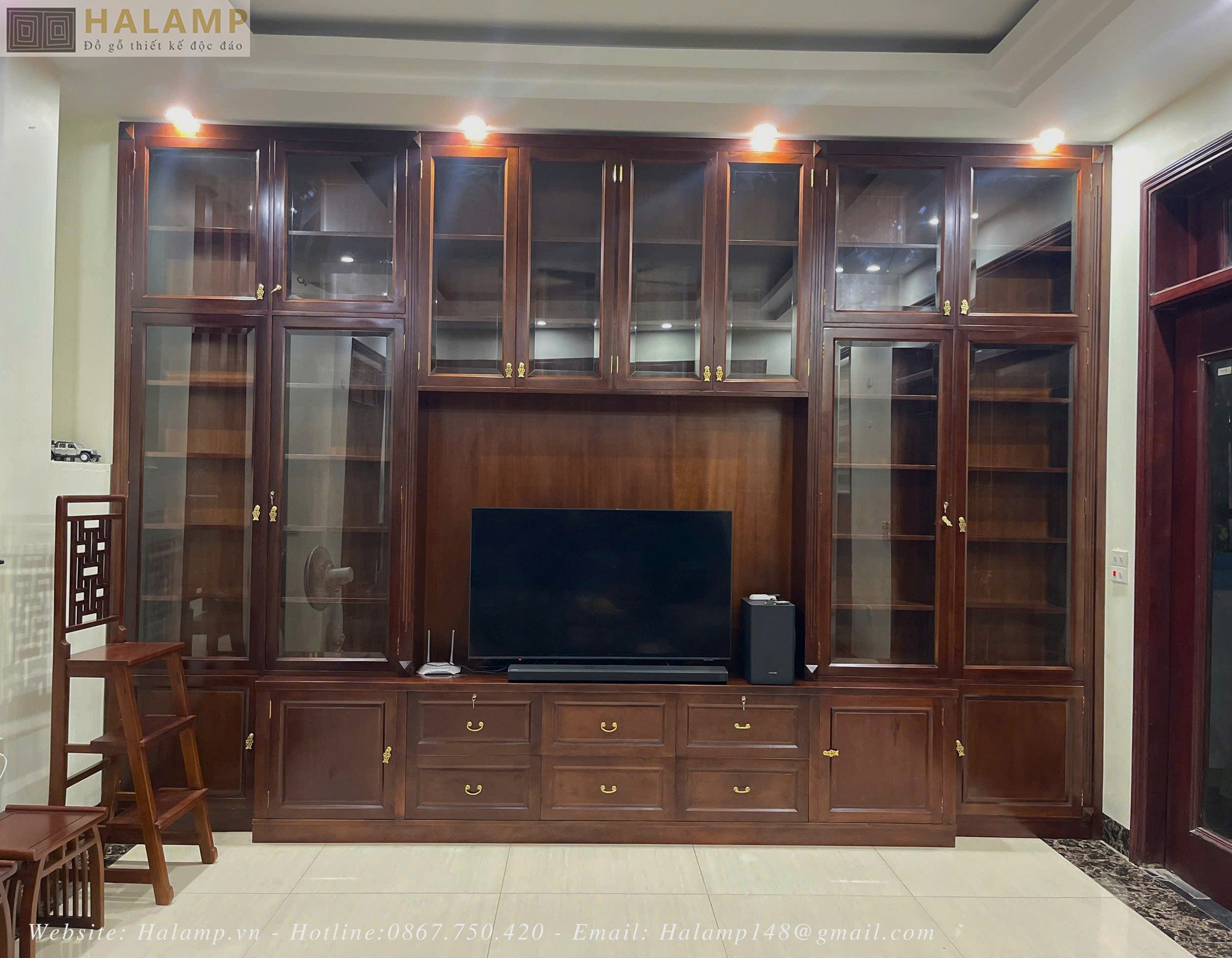 HALAMP THIẾT KẾ TỦ TRƯNG BÀY THEO YÊU CẦU