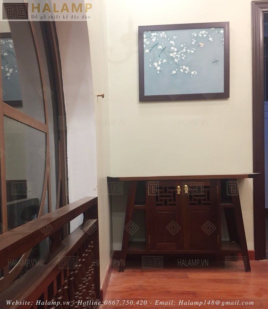 Bàn console đặt ở vị trí phòng thờ